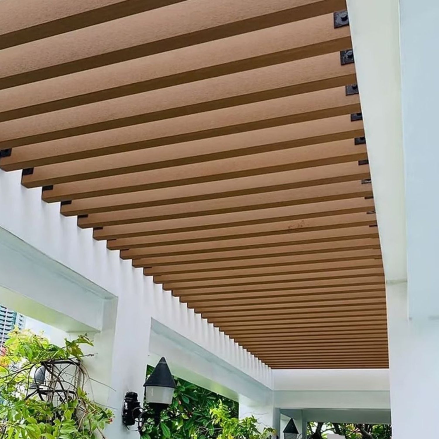 Listón Nastro Exterior WPC | Listón Decorativo Teca | Almacora - Almacora